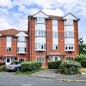 Spacious 2 Bedroom London